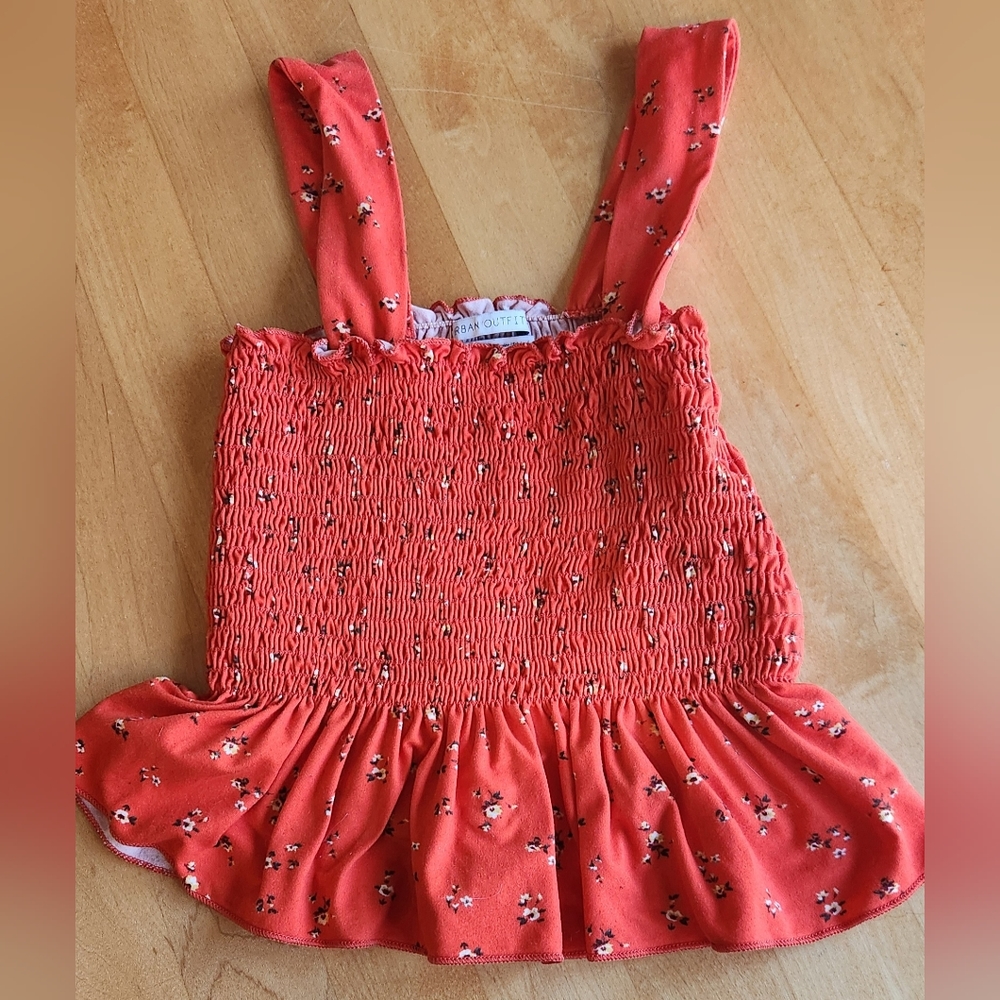 URBAN OUTFITTERS TANK XS RED UO DEMI SMOCKED PEPLUM TOP FLORAL WHITE